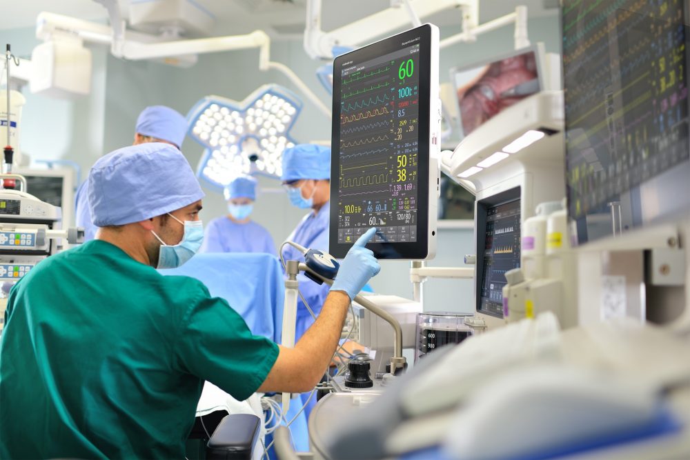 surgeon in a hospitsal, healthcare, health tech, sensor technology