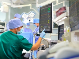 surgeon in a hospitsal, healthcare, health tech, sensor technology